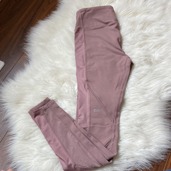 Alo Leggings - Picture 6 of 6